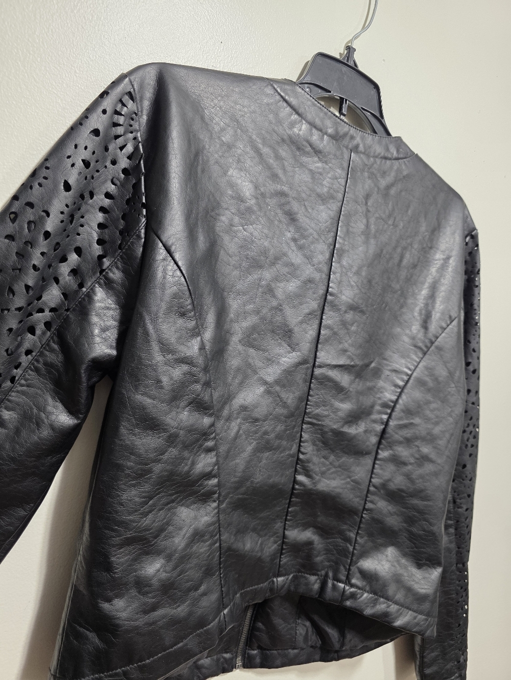 NWT! Rampage Black Faux Leather Laser Cut Moto Cropped Jacket Size M Medium - Picture 8 of 9